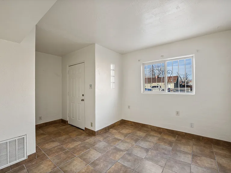 818 Iron Ave SE — Photo 4
