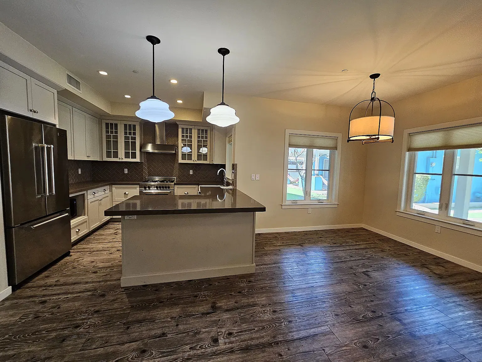 3 bed, 3.5 bath, 1985 sqft, $3,495 — Photo 4
