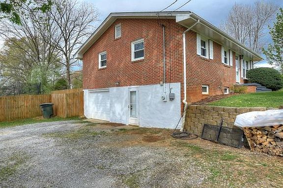 3rd image of 1202 Milligan Hwy