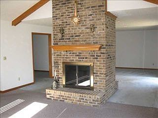 3rd image of 1003 S Country Ln