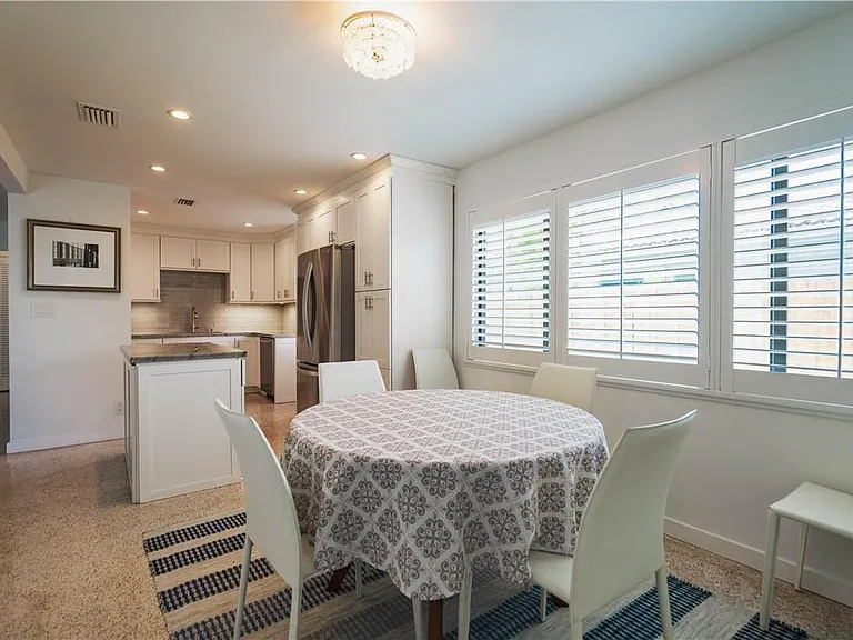 240 NE 25th Ave — Photo 9