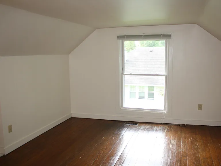 515 S Woodlawn Ave — Photo 10
