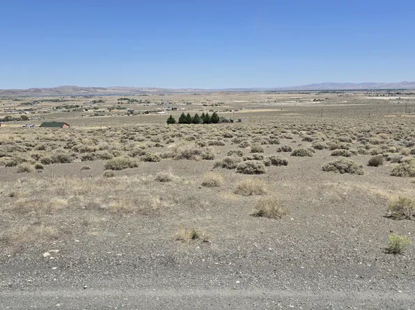 5710 Peek Ave, Silver Springs, NV 89429