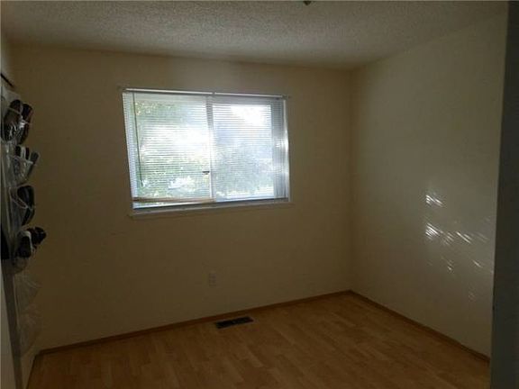 5th image of 3225 Madrona Dr SE