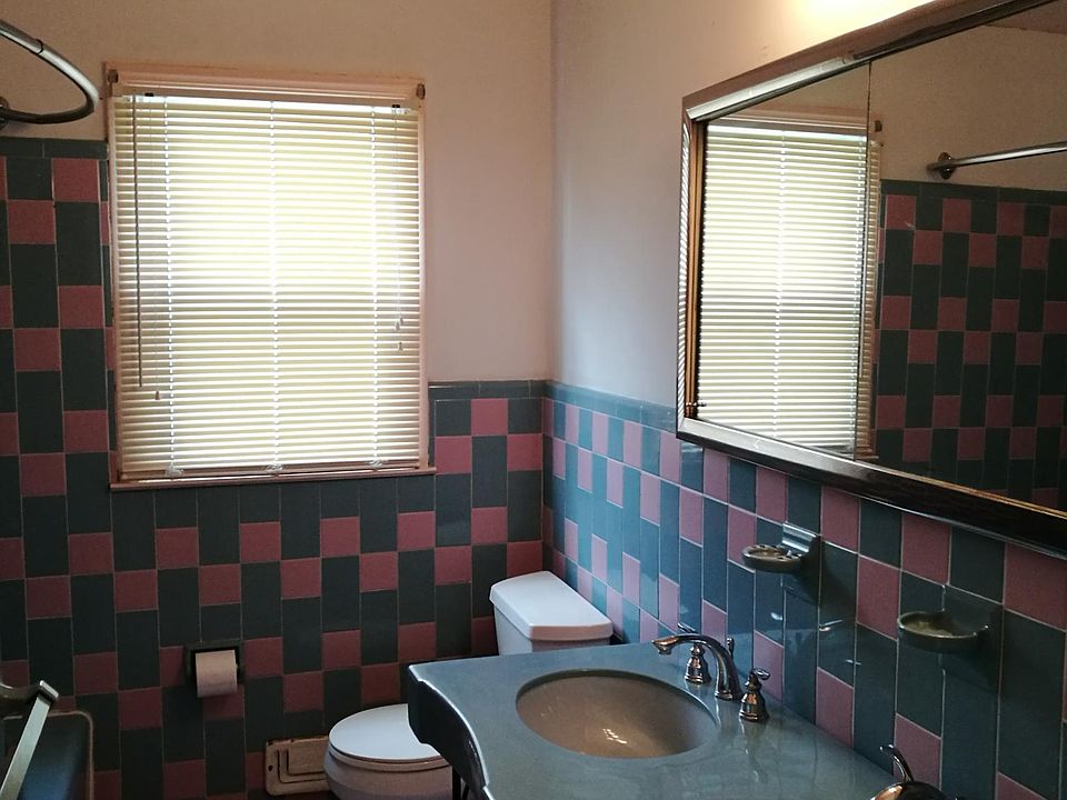 2nd image of 2806 Chapel Ave W