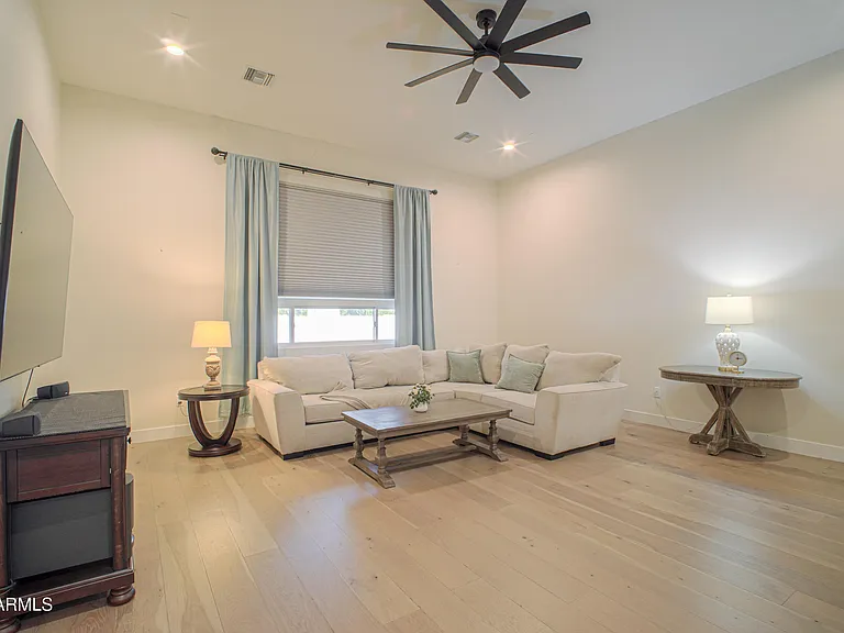 12424 E Victoria St — Photo 34