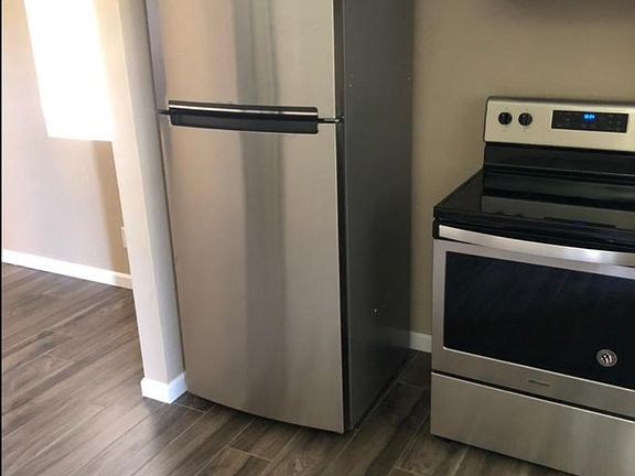 4th image of 420 E Bruce Ave Unit C