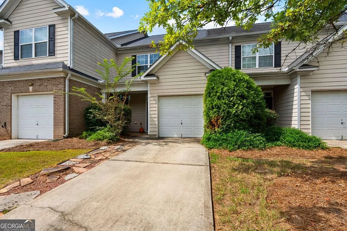 3 bed, 2.5 bath, 1682 sqft, $1,850 — Photo 2