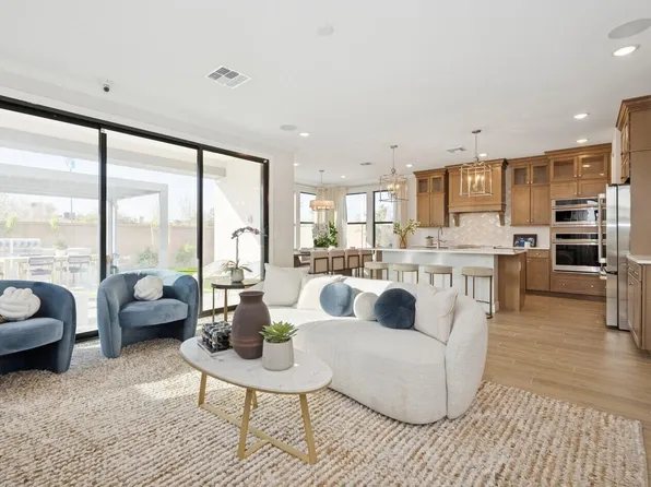 8031 W Royal Palm Road, Peoria, AZ 85345