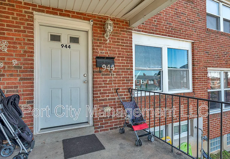 944 Dalton Ave — Photo 3