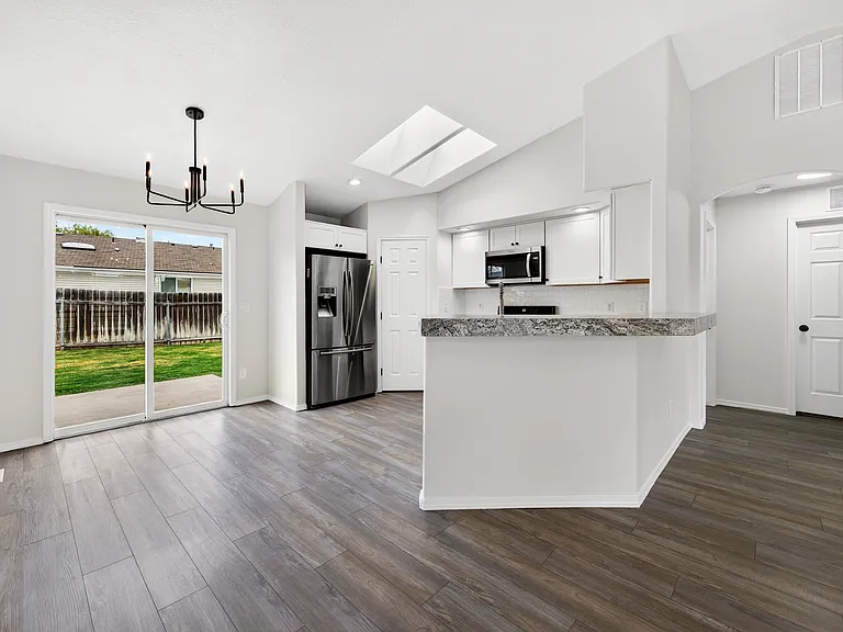 3304 E Sir Patrick Ct — Photo 5