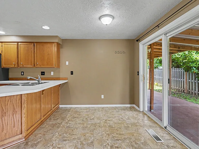 1075 Mildred Ln SE — Photo 18