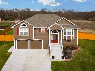 2423 Gettysburg Dr, Leavenworth, KS 66048