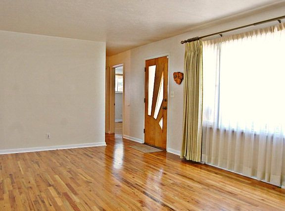 2nd image of 829 Claire View Ln
