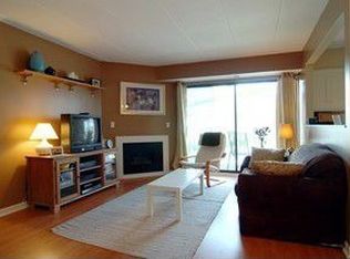 416 Melrose Ave APT 202, Glen Ellyn, IL 60137