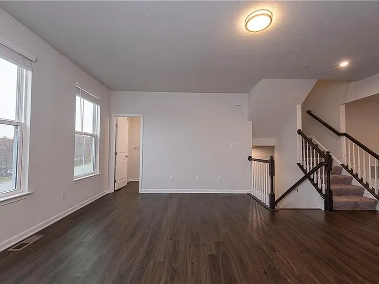 504 Florida Blvd — Photo 5