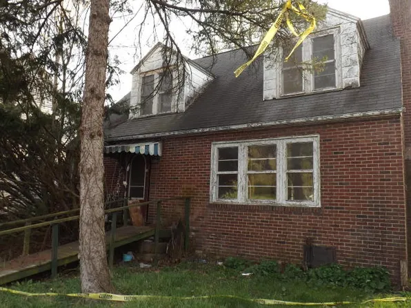 211 Dewey St, Mill Hall, PA 17751