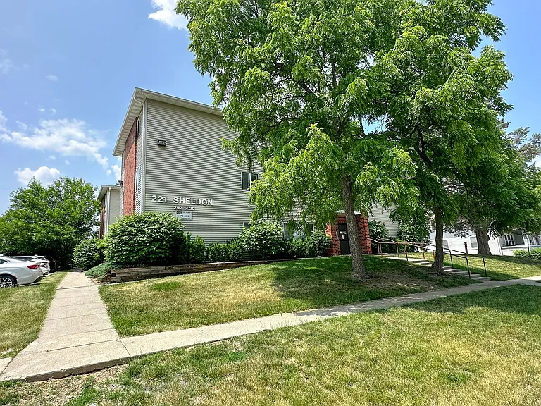 221 Sheldon Ave — Photo 4