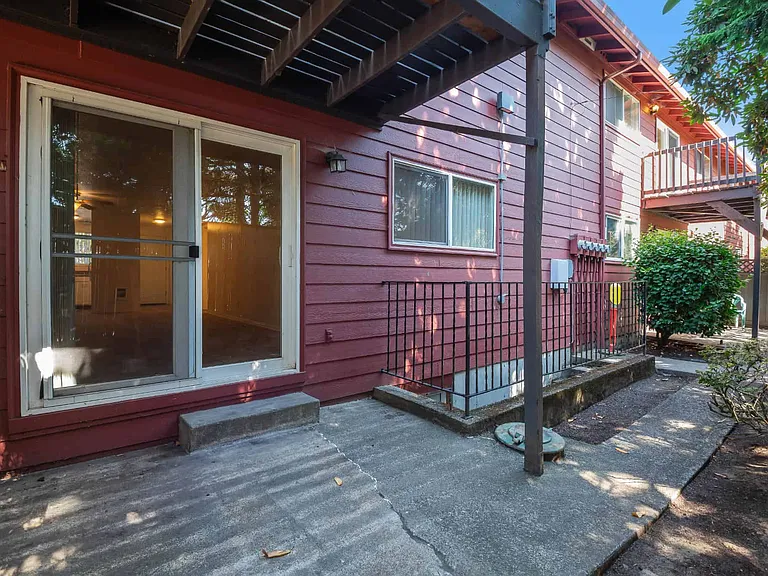 Colonial Villa Apartments — Photo 11