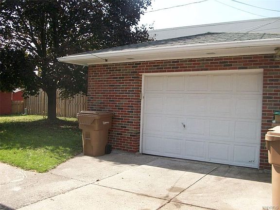 3rd image of 220 W Grand Blvd