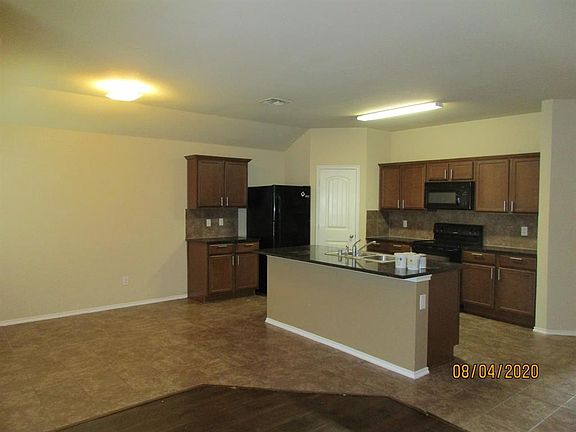 3rd image of 1408 Meadow Creek Dr