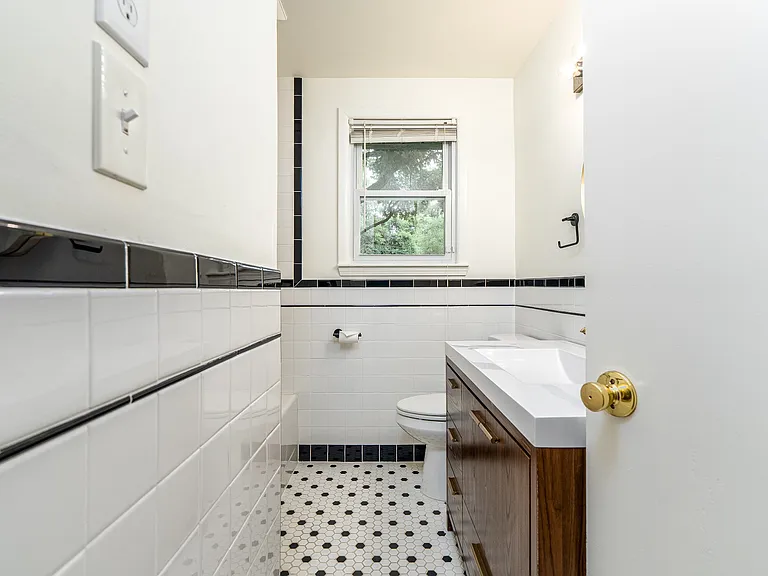 844 Rose Park Dr — Photo 15
