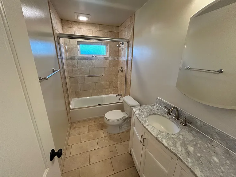 817 York St — Photo 4