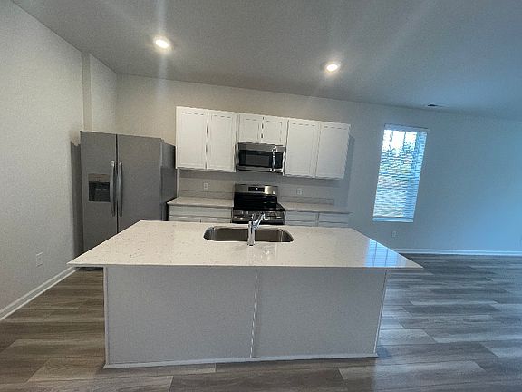 3rd image of 1715 Manuka Ln