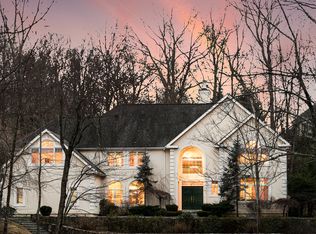 98 Old Farm Rd N, Chappaqua, NY 10514