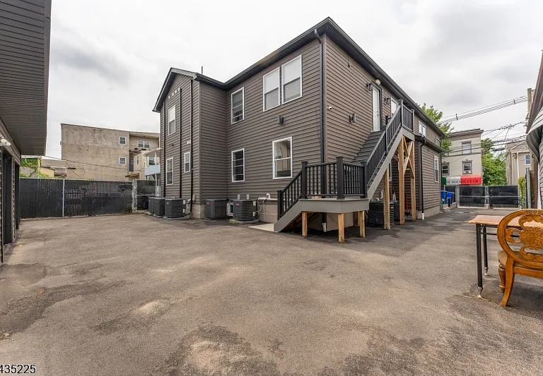 335 Henry St #3 — Photo 3