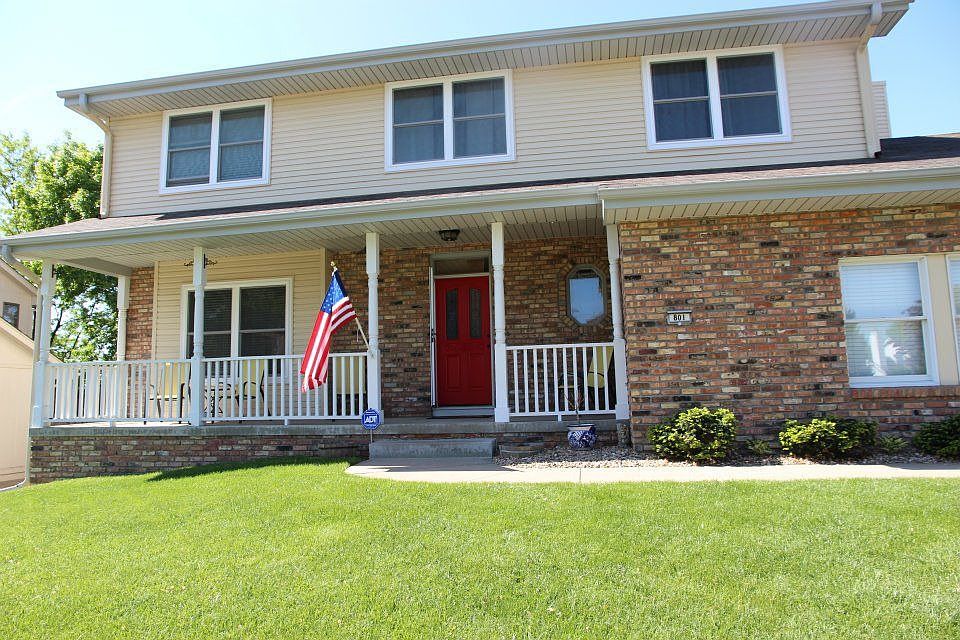 2nd image of 801 Elm Hurst Dr