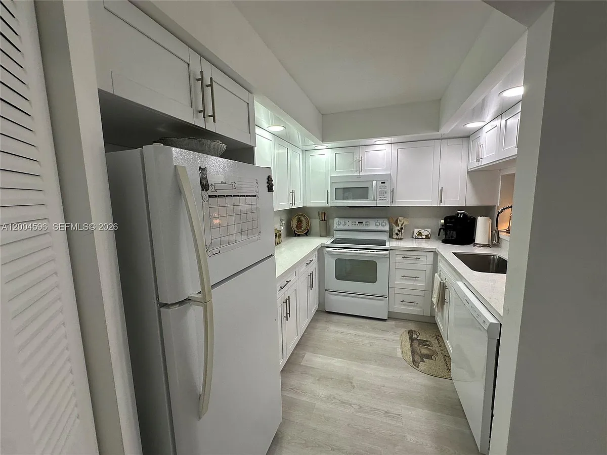 Building Photo - 12650 SW 6th St #412K