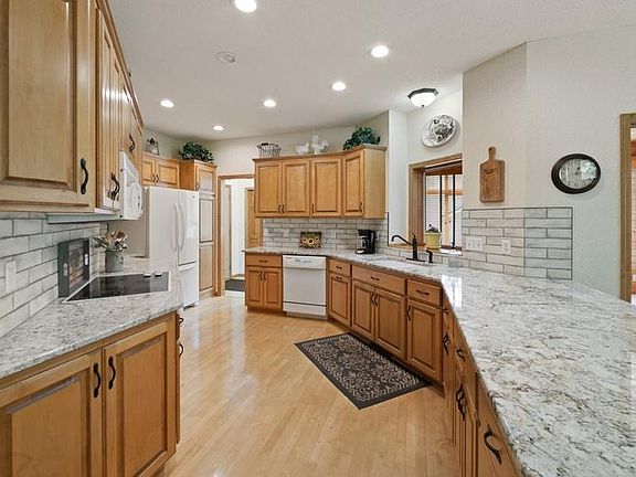 5th image of 11021 Timberline Dr N