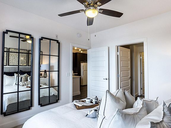 5th image of 1139 Lawrence St #535