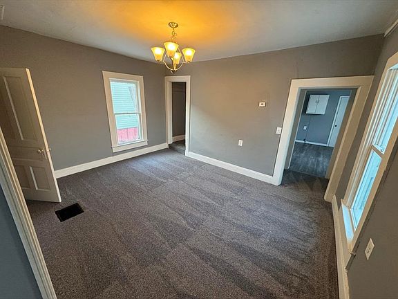 3rd image of 353 Oak St