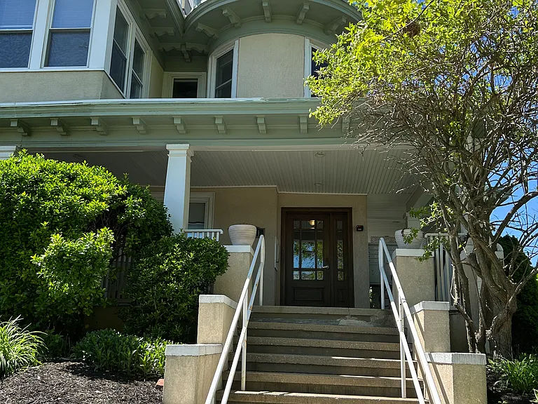 1211 Grand Ave #4 — Photo 4