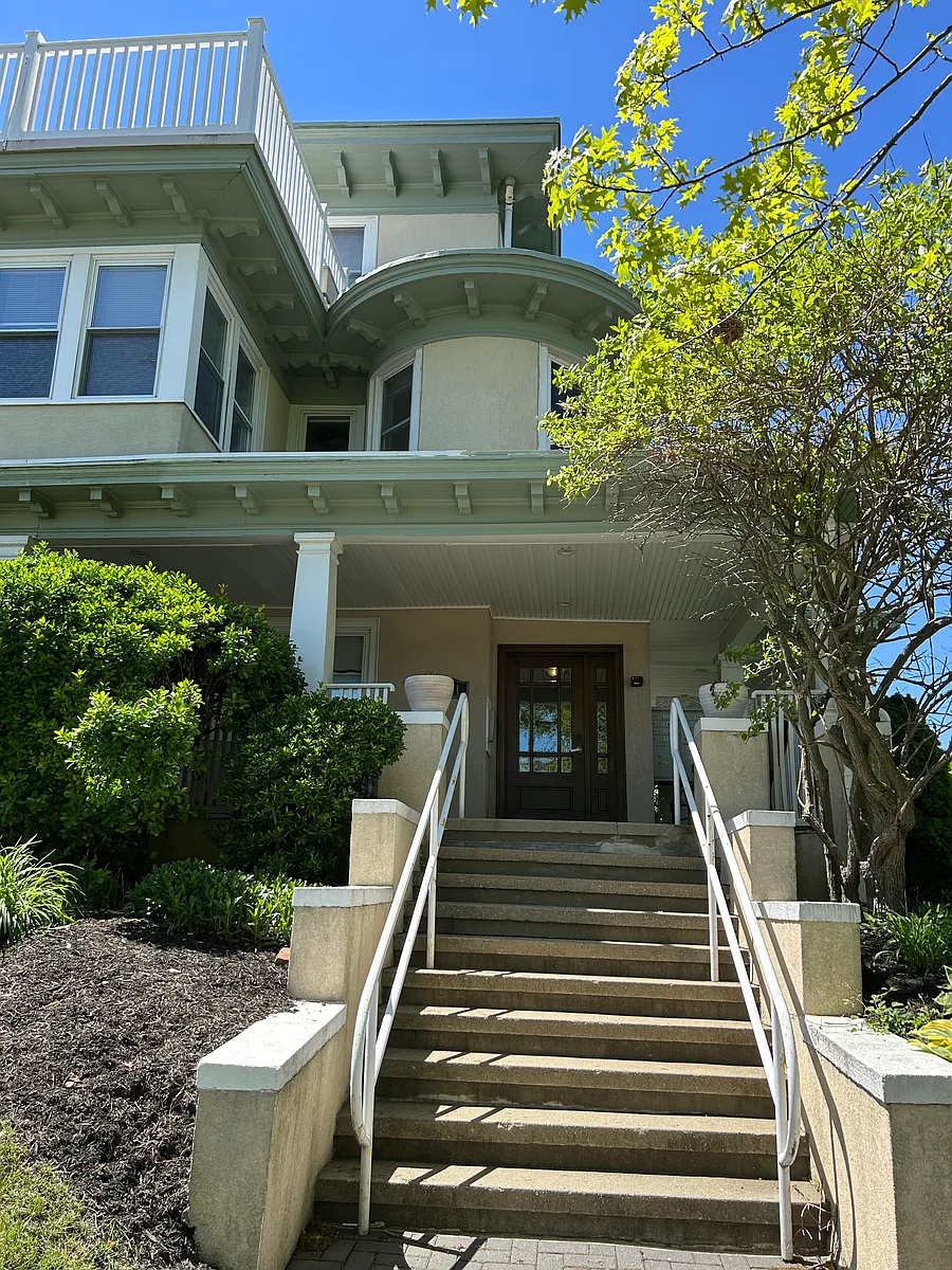 Building Photo - 1211 Grand Ave #4