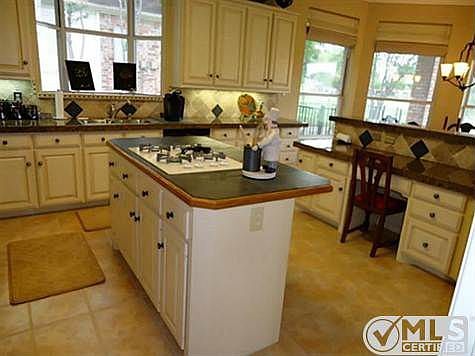 3rd image of 2913 Oak Springs Dr