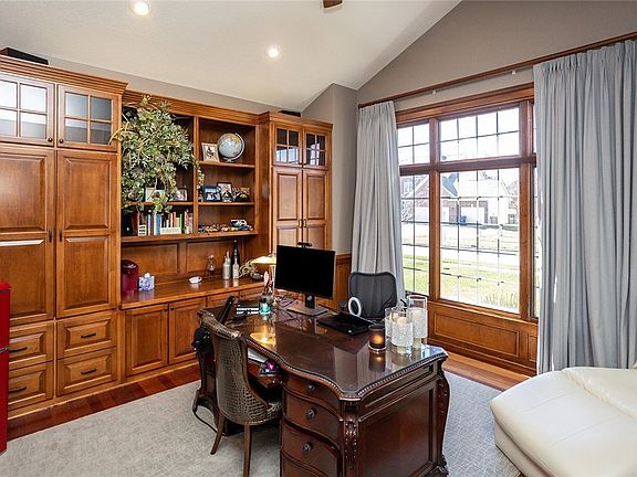 3rd image of 15107 Maple Dr