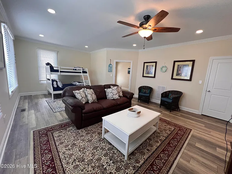 3307 Emerald Dr #EAST — Photo 20