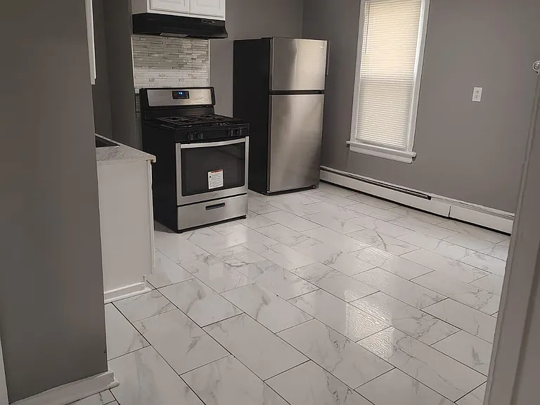 743 Stillman St #2R — Photo 4