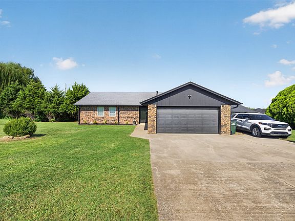 3rd image of 720 Black Jack Ln