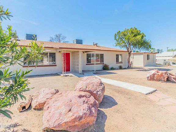 3rd image of 1639 N Justin Ln