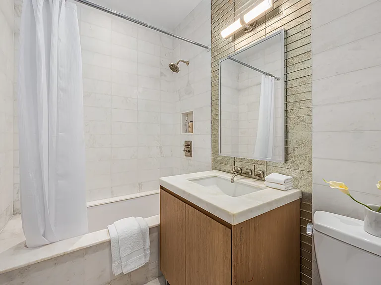 215 E 19th St #8E — Photo 19