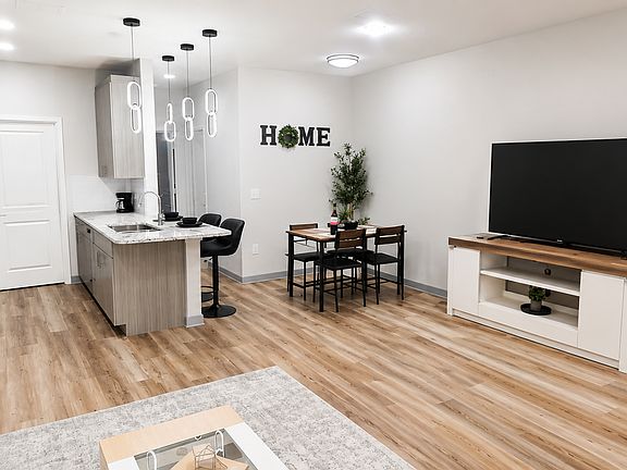4th image of 2100 S 19th St #2201
