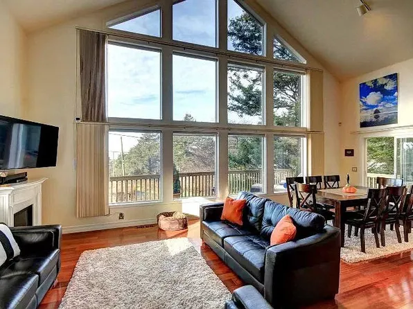 124 Amber Ln, Cannon Beach, OR 97110