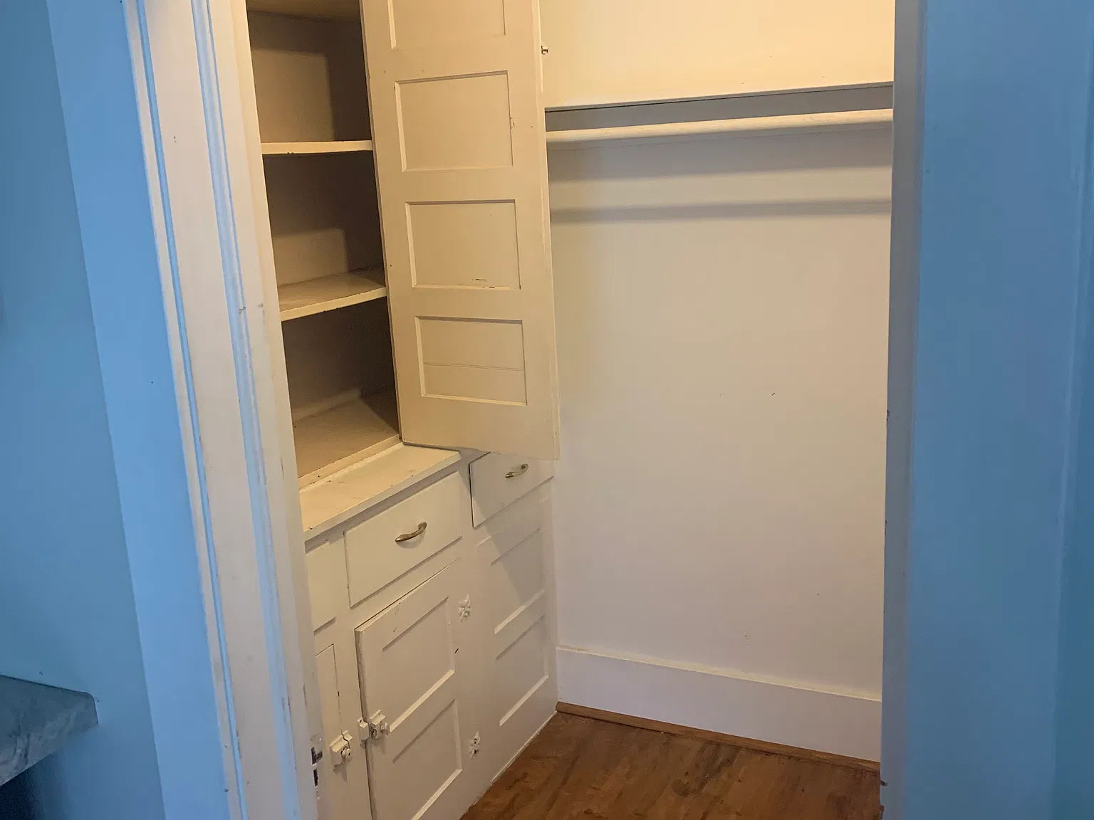 319 E Madison St — Photo 2