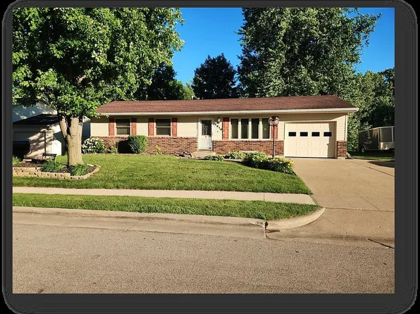 1910 Lagen St, Dubuque, IA 52002