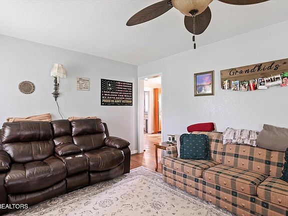 5th image of 245 Lake Shore Ln