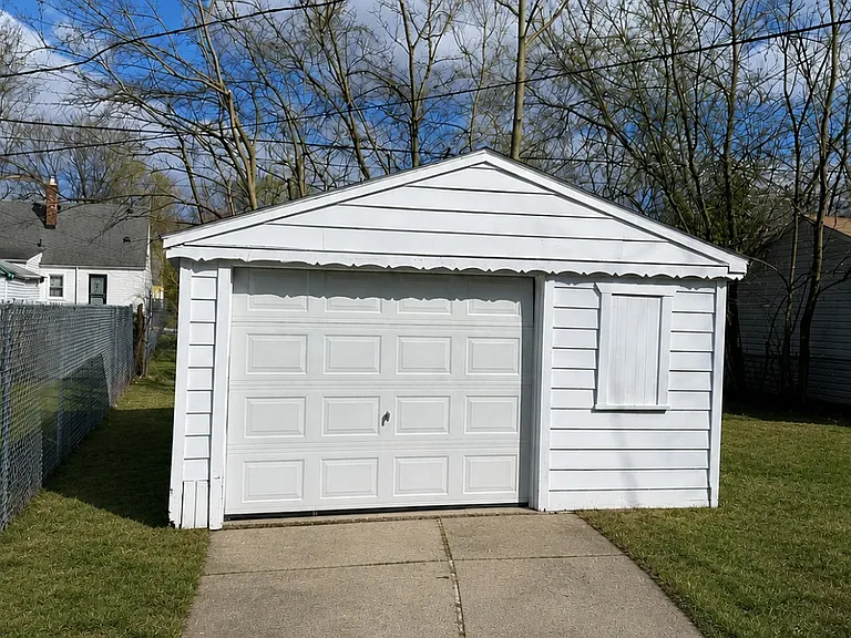 20244 Oakfield St — Photo 12